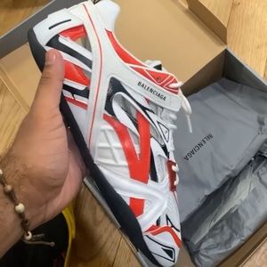 Balenciaga drive sneakers worn once comes with dust bag and box OFFER UP!